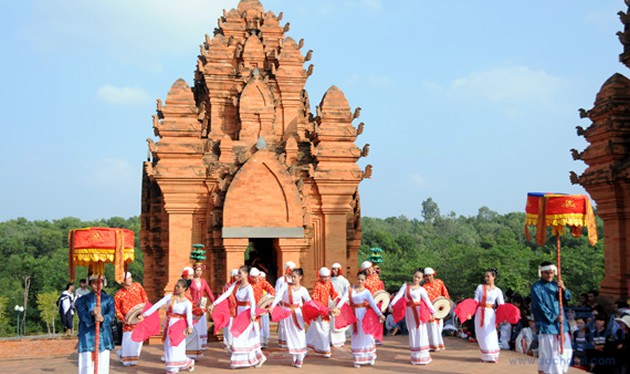 Soạn văn 10 sách Cánh diều, bài 4: Lễ hội dân gian đặc sắc của dân tộc Chăm ở Ninh Thuận